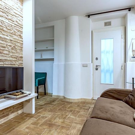 Lovely Apartment Ground Floor Colosseo Wi-Fi Ac Rzym Zewnętrze zdjęcie